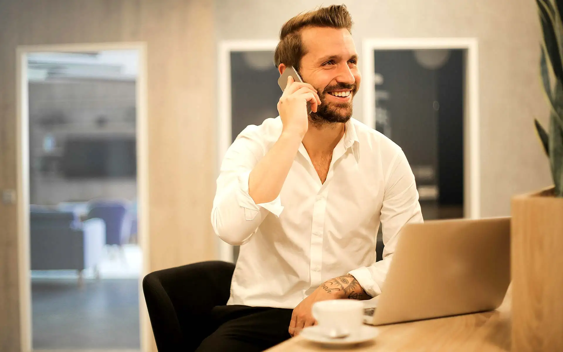 Dienstleister einfach online finden: So gelingen Projekte ohne Stress. Foto: bruce mars / Unsplash.com