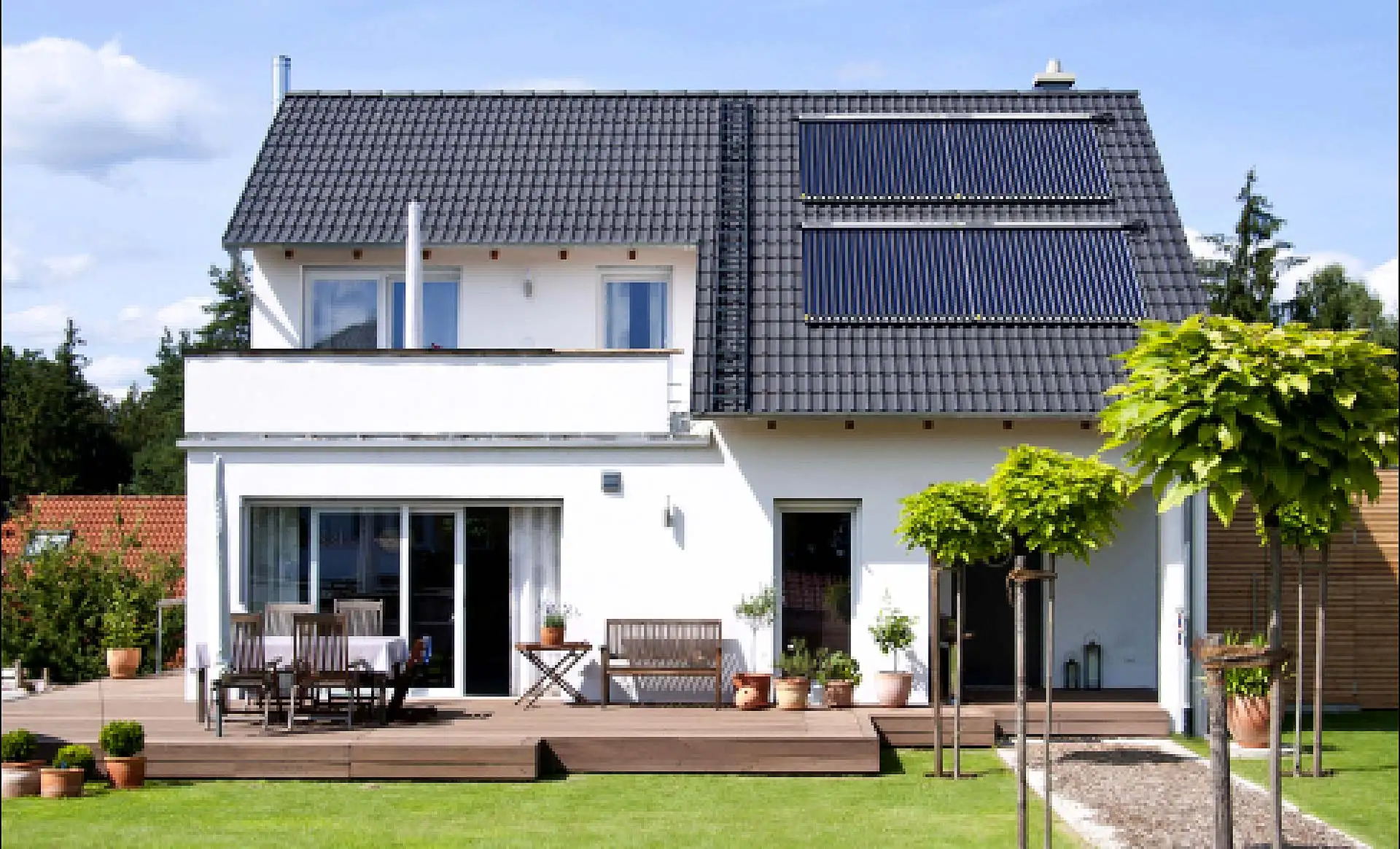 Die Kombination aus Wärmepumpe und Solarthermie ist auch im sanierten Bestand technisch und wirtschaftlich realisierbar. txn-Foto: Ritter Energie