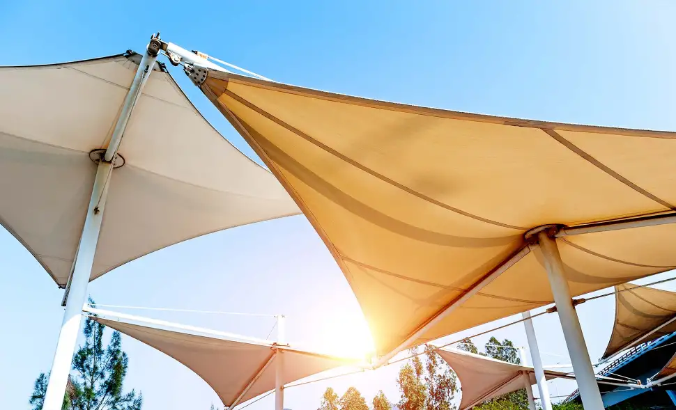 Textilien und Möbel für ein stimmiges Gesamtbild. Foto: hxdbzxy / iStock.com