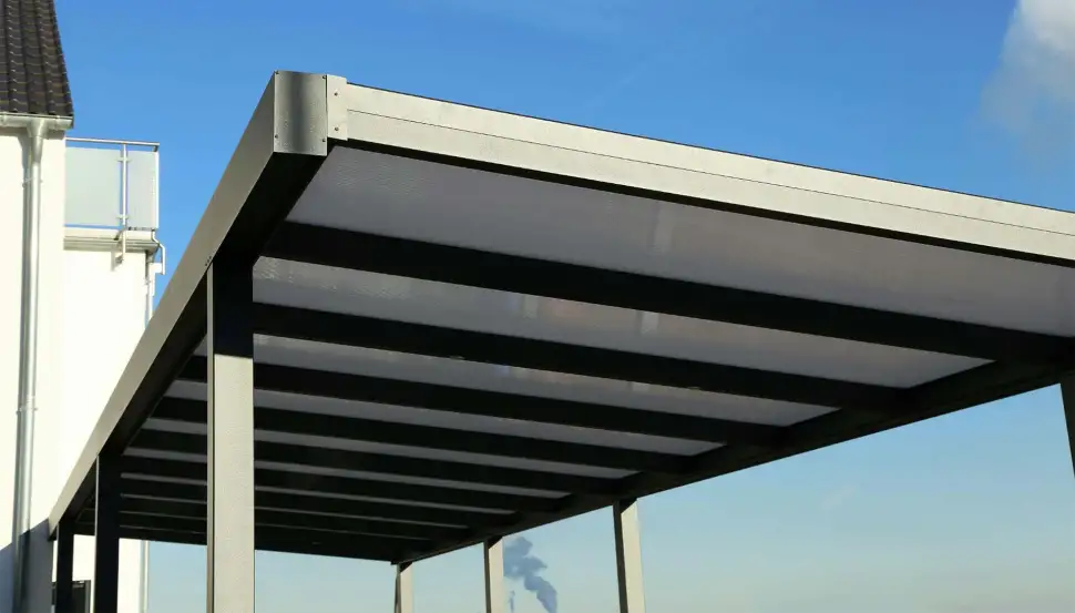 Praktisch und stilvoll – warum Carports beim Hausbau immer beliebter werden Foto: U. J. Alexander - stock.adobe.com