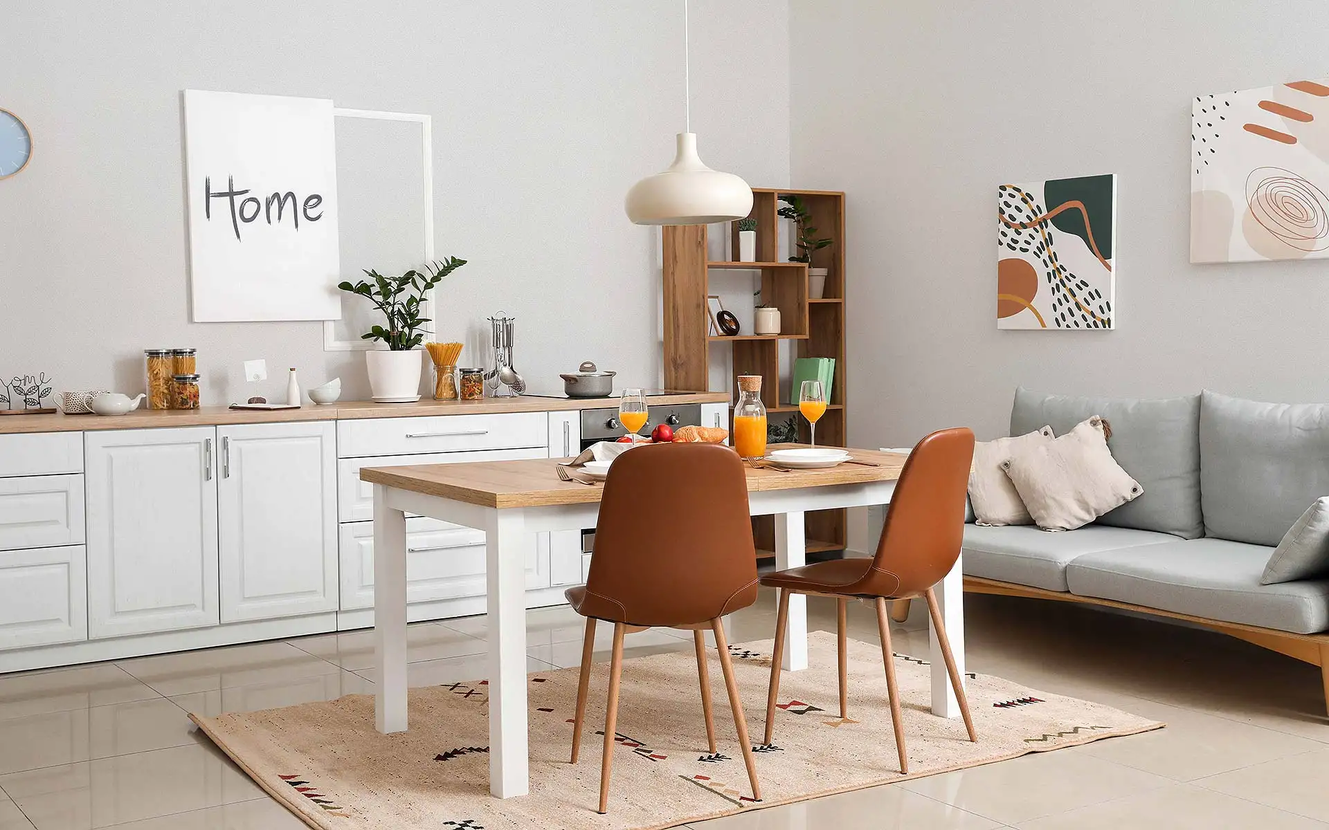 Die feine, 100-prozentige Vliesfasertapete mit stabiler Oberfläche kann nach dem Tapezieren ganz nach Gusto gestrichen werden. (Foto: HLC/Erfurt Tapeten)