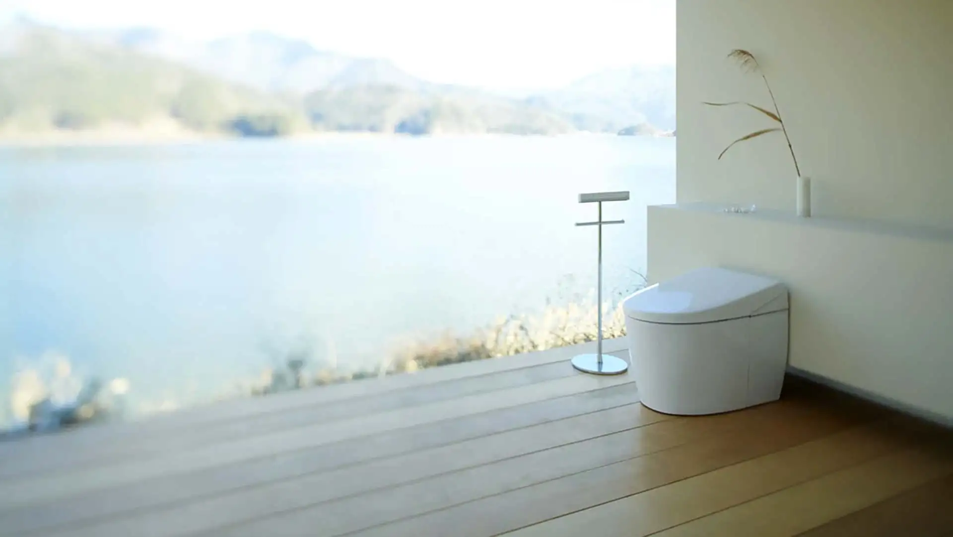 Das TOTO WASHLET wurde in Japan ganz aktuell mit optischen Sensoren und einer smarten Technik ausgestattet, die den Stuhlgang analysieren und die Auswertung an eine App übertragen. Foto: TOTO