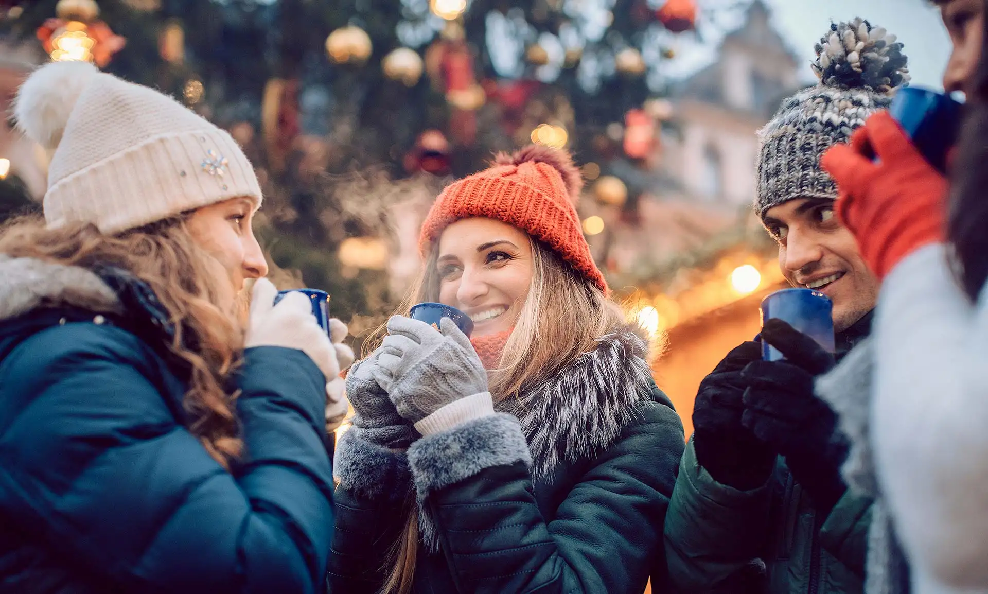 Glühweinduft und Lichterglanz: Der Adventszauber in der World of Living bietet kulinarische Leckereien, Musik und eine festliche Atmosphäre für die ganze Familie. Foto: WeberHaus