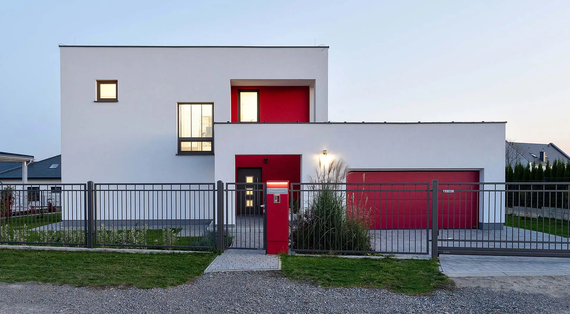 Wärmedämmung trifft Design – Wie WIŚNIOWSKI Türen, Fenster und Tore zur Energieeffizienz moderner Gebäude beitragen. Foto: WIŚNIOWSKI