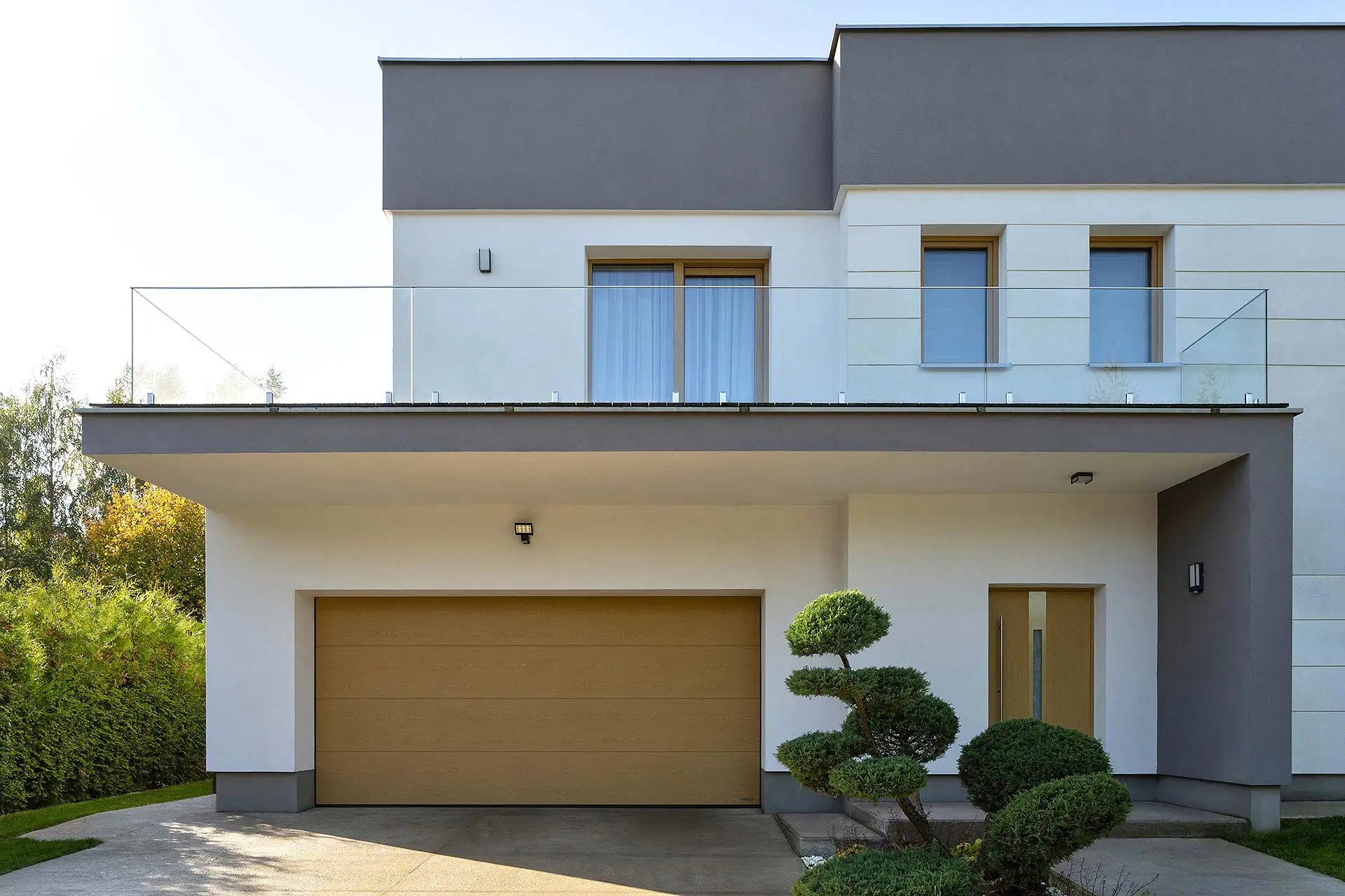 Wärmedämmung trifft Design – Wie WIŚNIOWSKI Türen, Fenster und Tore zur Energieeffizienz moderner Gebäude beitragen. Foto: WIŚNIOWSKI