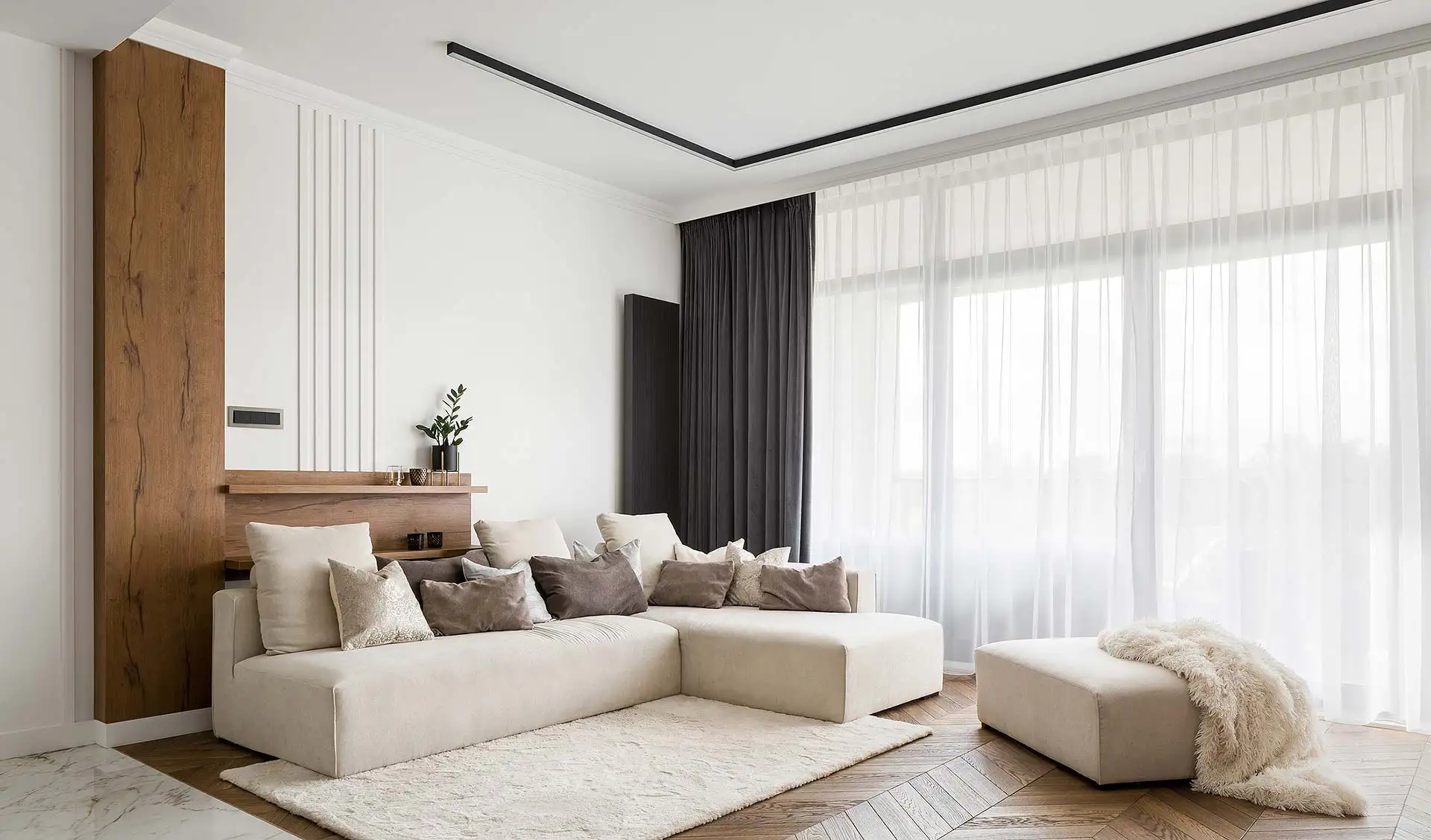 Energiesparende Gardinenschienen für moderne Fertighäuser. Foto: in4mal / iStock.com