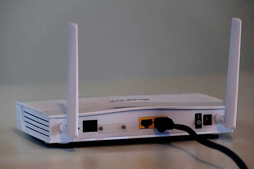 WLAN und Netzwerk im Fertighaus optimal einrichten. Foto: Compare Fibre / unsplash.com