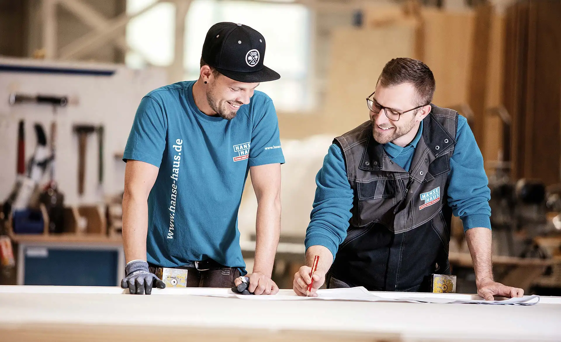 Gemeinsam Zukunft bauen: Hinter der Nachhaltigkeitsstrategie der Oikos Group stehen Menschen, die Verantwortung t&auml;glich in die Praxis &uuml;bersetzen. Foto: Oikos Group