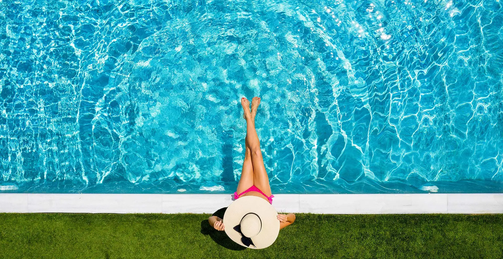 Ein Pool im eigenen Garten kann f&uuml;r ein ganz neues sommerliches Lebensgef&uuml;hl sorgen. Foto: DJD / Pool-Systems.de / Getty Images / Margaryta Basarab
