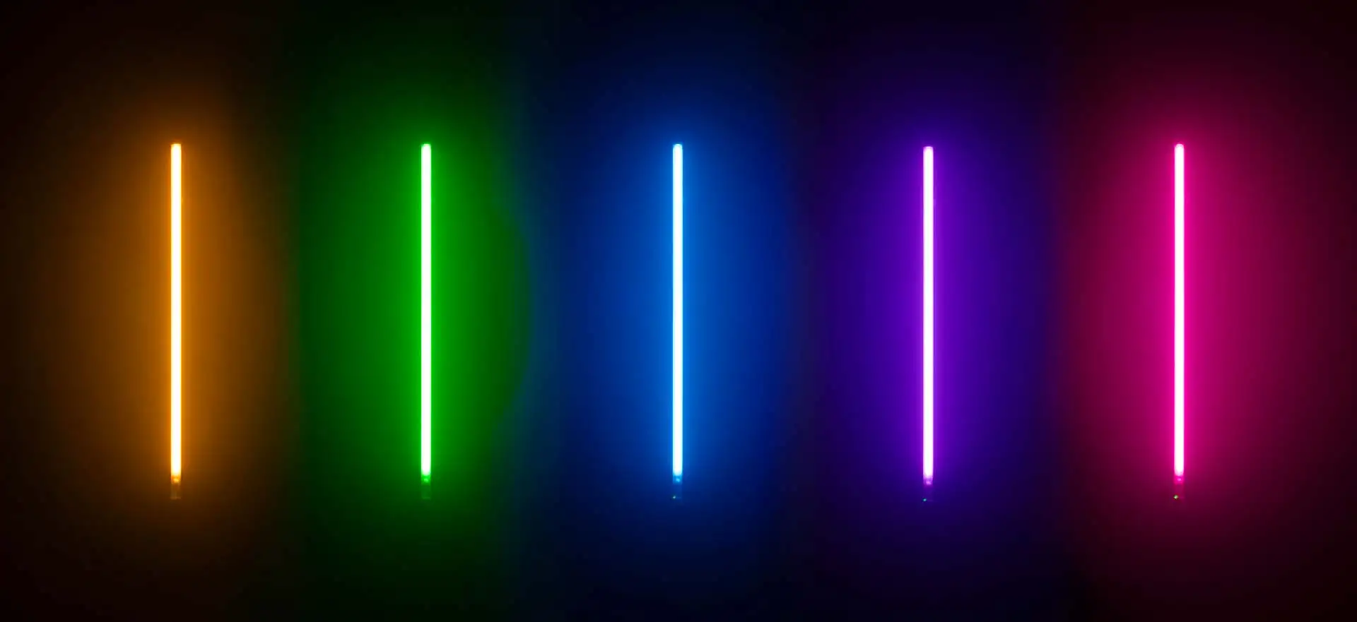 LED-Beleuchtung im Fertighaus: Warum Netzteil und Leerrohre feststehen müssen, bevor die Wände kommen. Foto: Nastco / iStock.com
