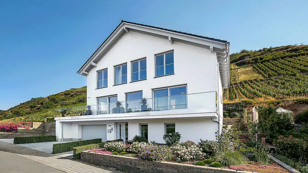 Fingerhut Haus „Belvido“ in Hanglage mit Rheinblick. Foto: Fingerhut Haus